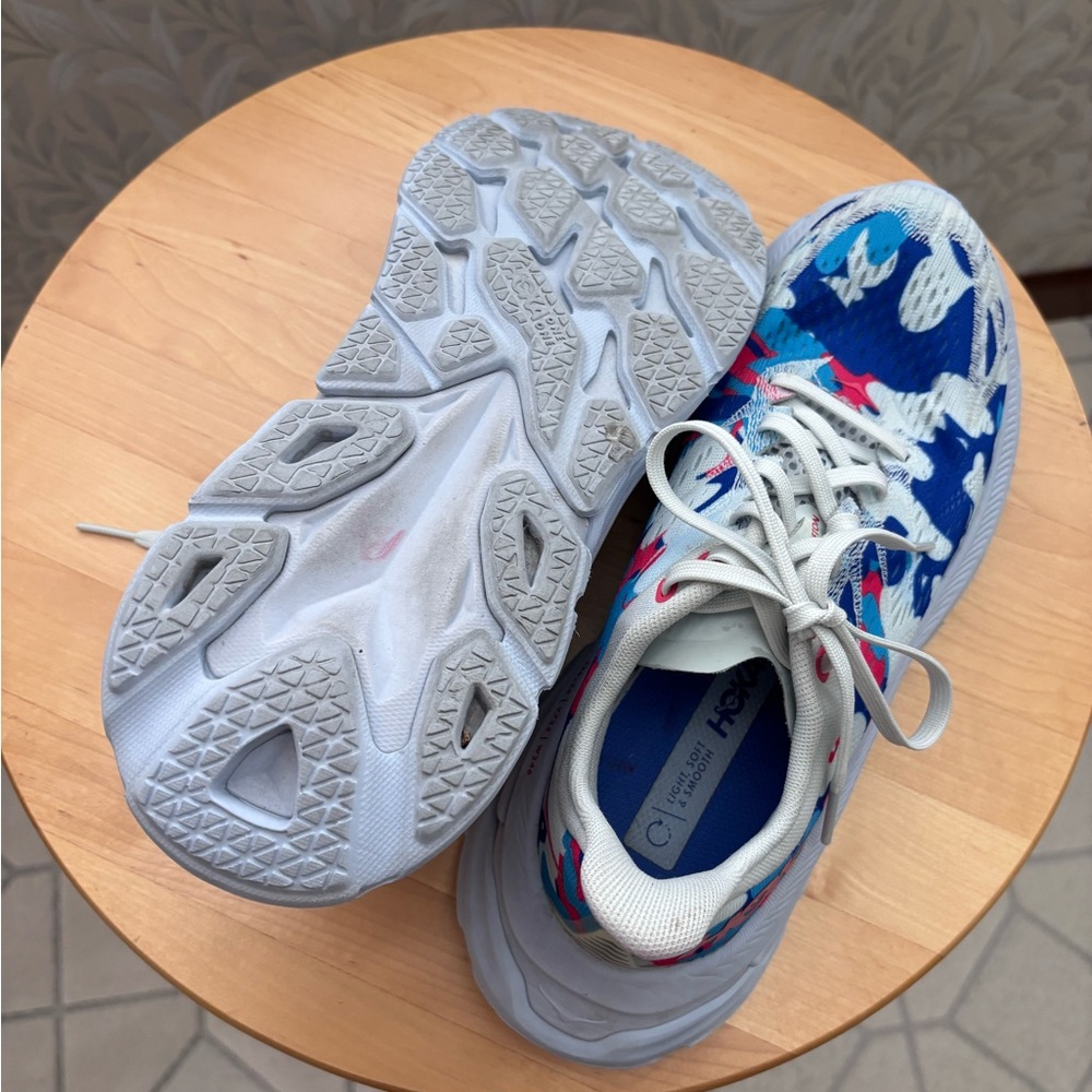 Hoka Blue and Red Clifton Edge geometric women’s size 6.5 - Picture 4 of 10